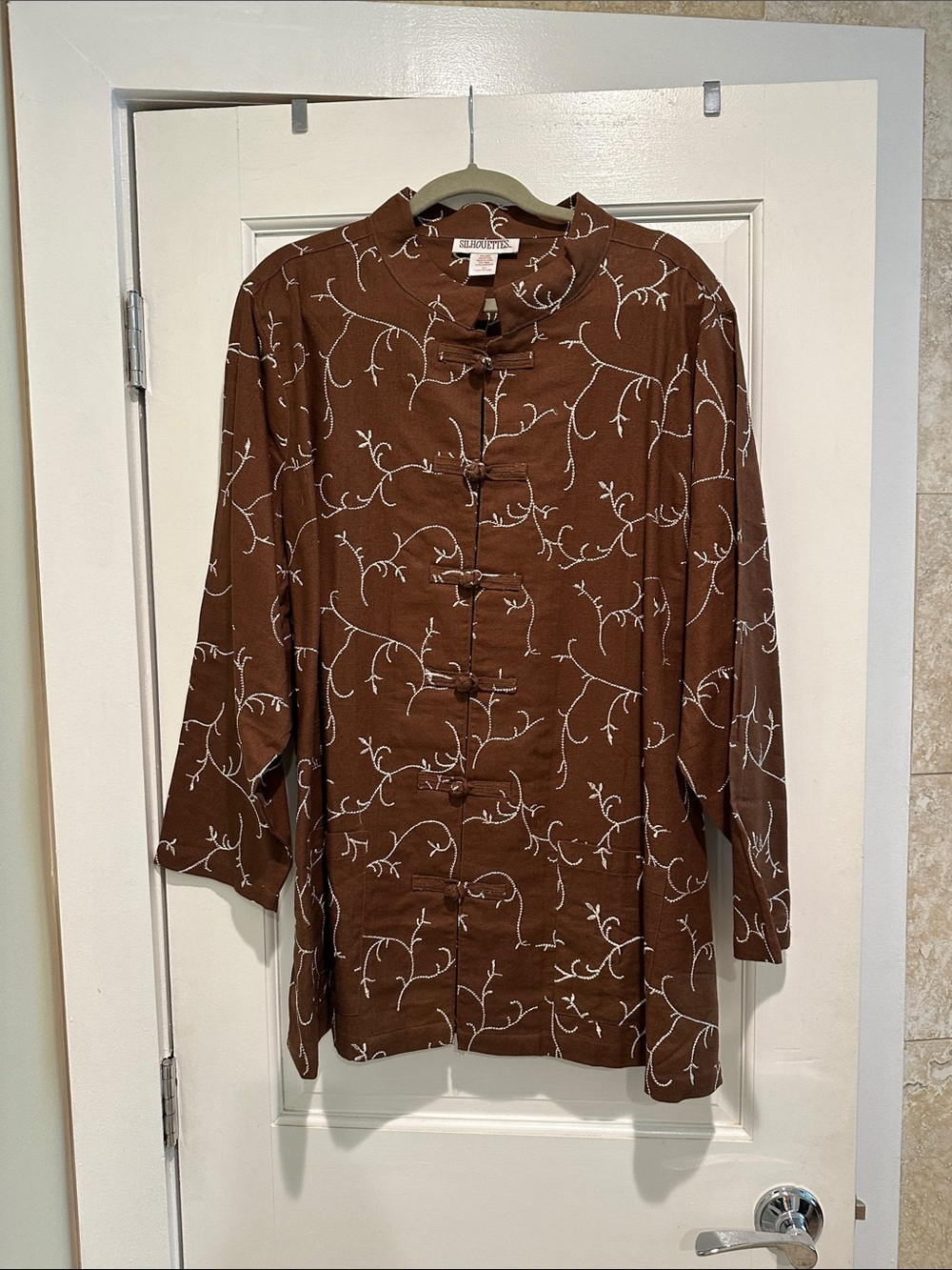 Brown Button-Front Mandarin Collar Blouse with White Vine Print